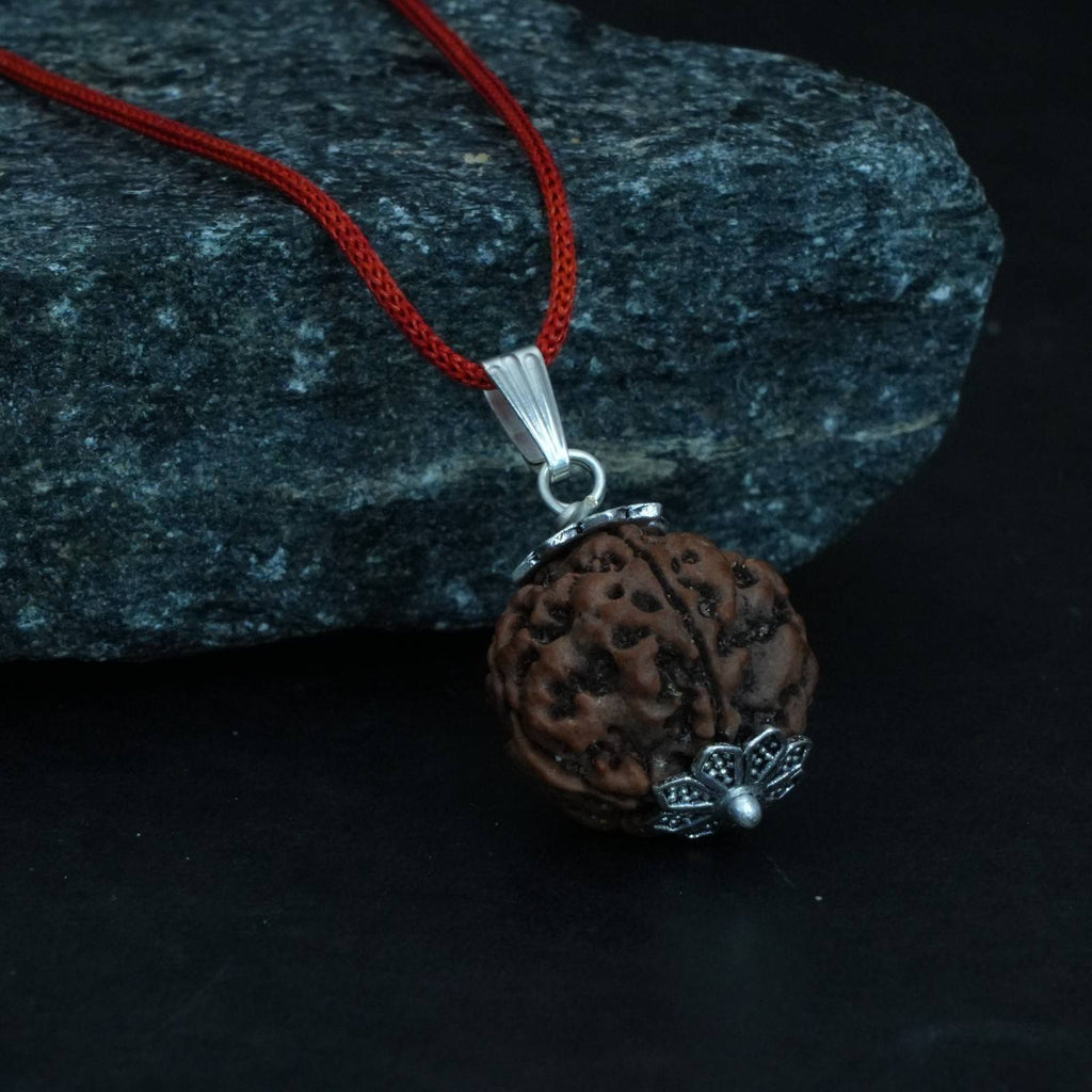 5 Mukhi Nepali Rudraksha (red)