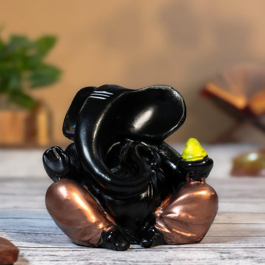 Antarmukhi Ganpati with Ladoo