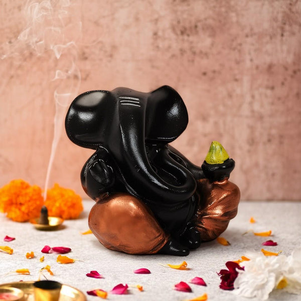 Antarmukhi Ganpati with Ladoo